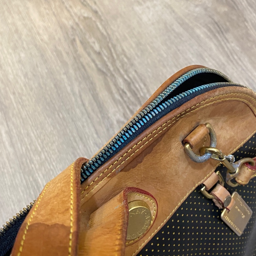 Dooney & Bourke - image 7